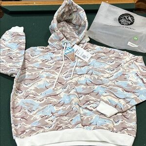 Everyday is Snowday Mountain Camoflage Graphic Hoodie Sz M NWT